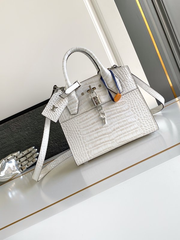 Louis Vuitton / Сумка женская City Steamer PM 21 см из кожи крокодила в песочном цвете