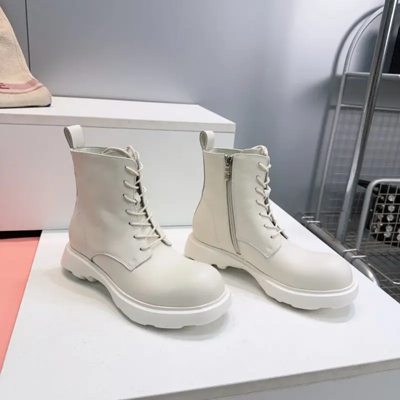 Acne Studios — Ботинки кожаные женские на молнии