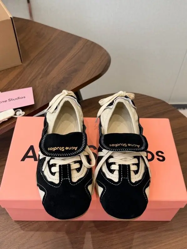 Acne Studios — Кросівки жіночі
