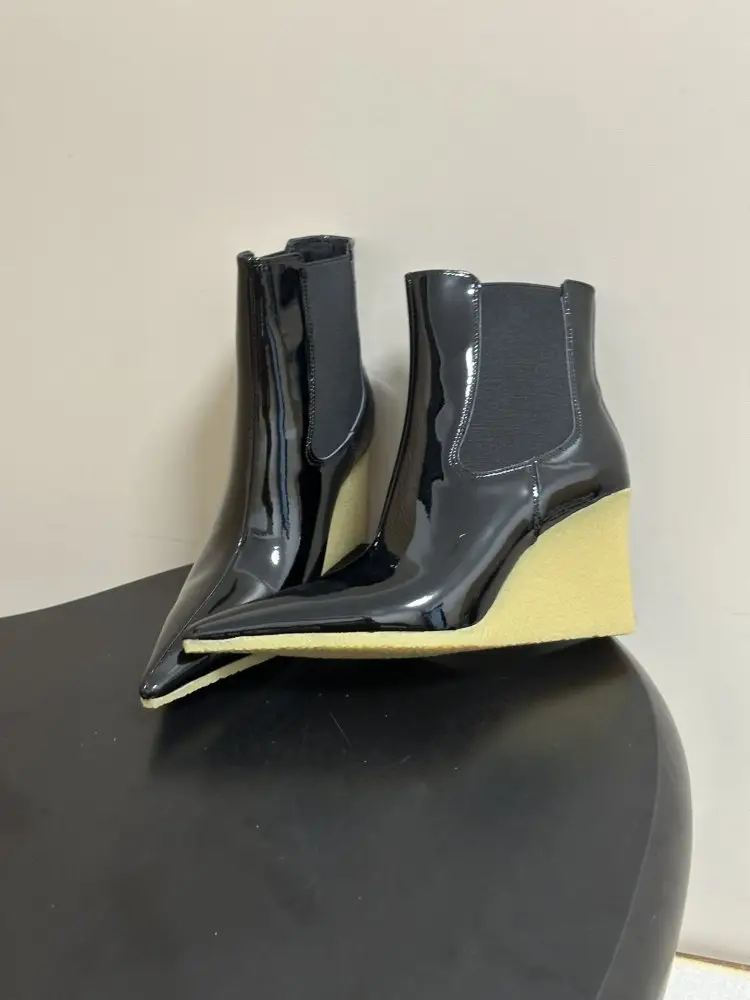 Alaïa Ботильйони Cube Wedge Patent Chelsea Boots з гострим носком — Фото 2