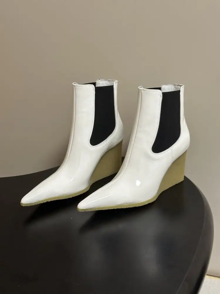 Alaïa Ankle boots Cube Wedge Patent Chelsea Boots from sharp the toe — Photo 2
