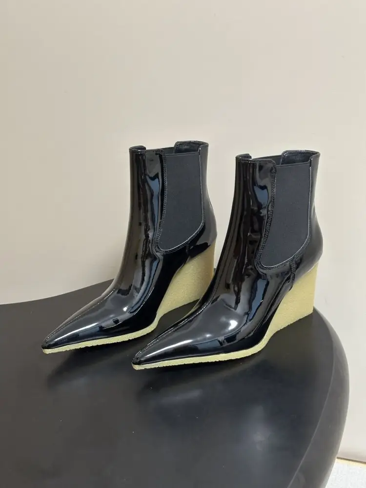 Alaïa Ботильйони Cube Wedge Patent Chelsea Boots з гострим носком — Фото 3