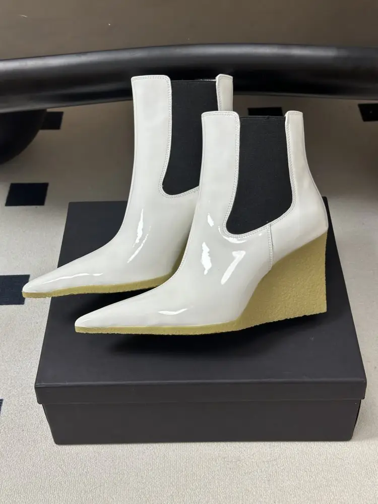 Alaïa Ankle boots Cube Wedge Patent Chelsea Boots from sharp the toe — Photo 3