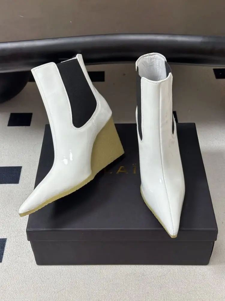 Alaïa Ankle boots Cube Wedge Patent Chelsea Boots from sharp the toe — Photo 4