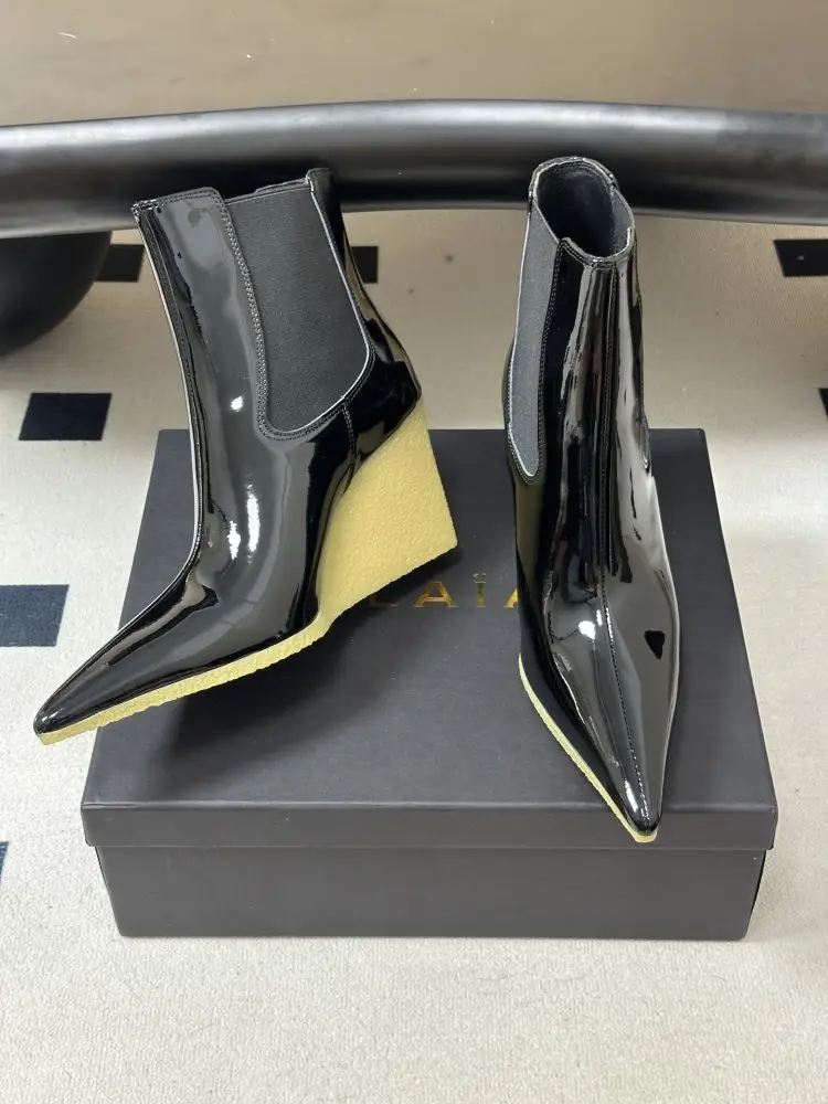 Alaïa Ботильйони Cube Wedge Patent Chelsea Boots з гострим носком — Фото 5
