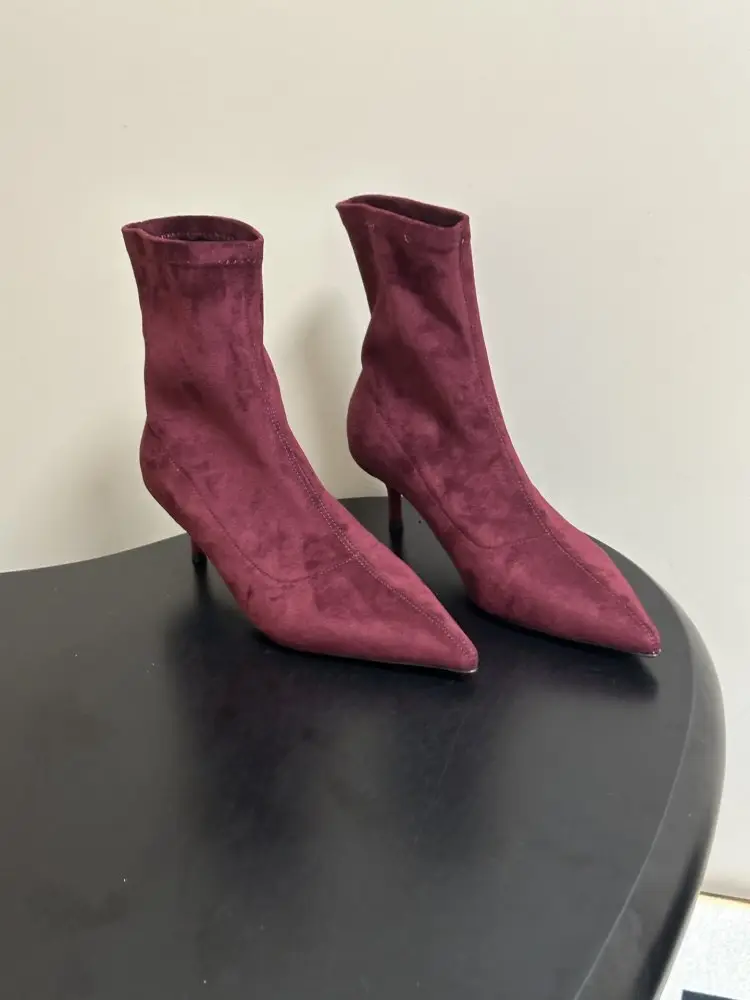 Alaïa — Ankle boots of supple suede from sharp the toe