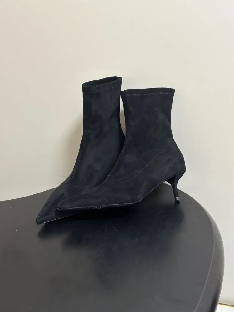 Alaïa Ботильоны из эластичной замши с острым носком — Фото 2