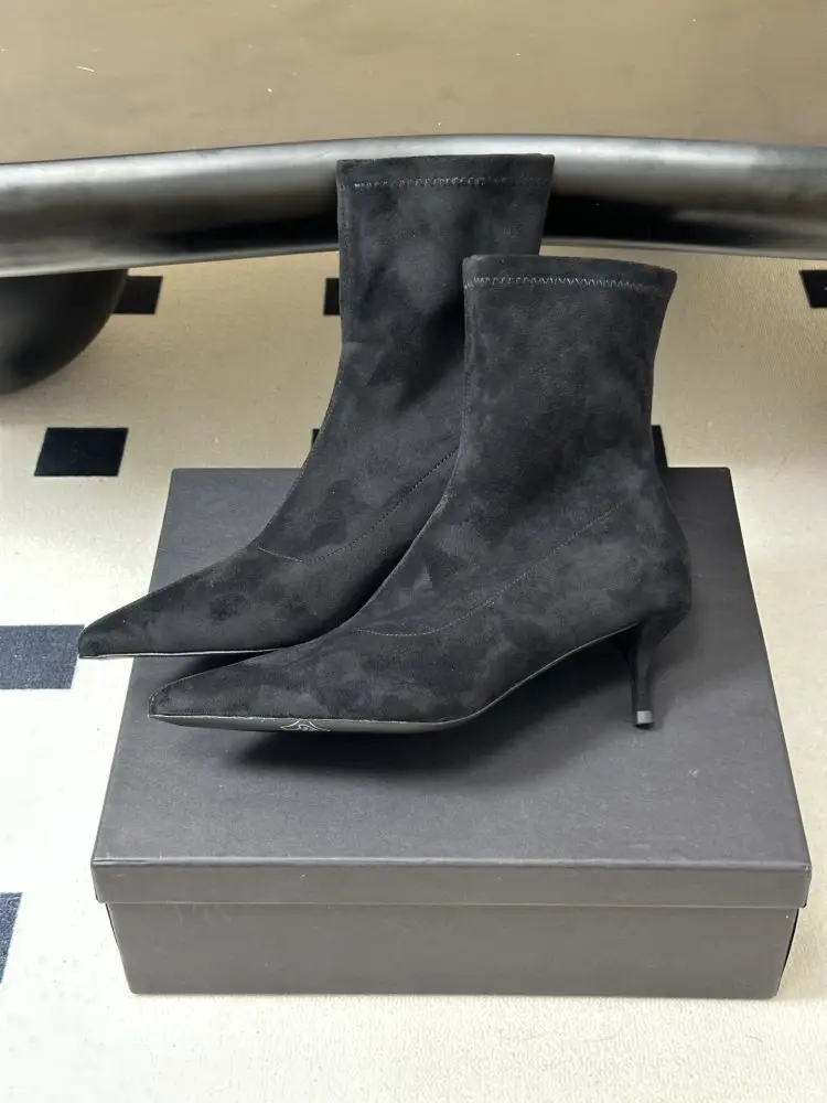 Alaïa Ботильоны из эластичной замши с острым носком — Фото 4