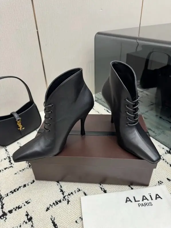 Alaïa Ankle boots women's on high heel — Photo 3