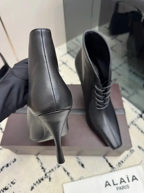 Alaïa Ankle boots women's on high heel — Photo 4