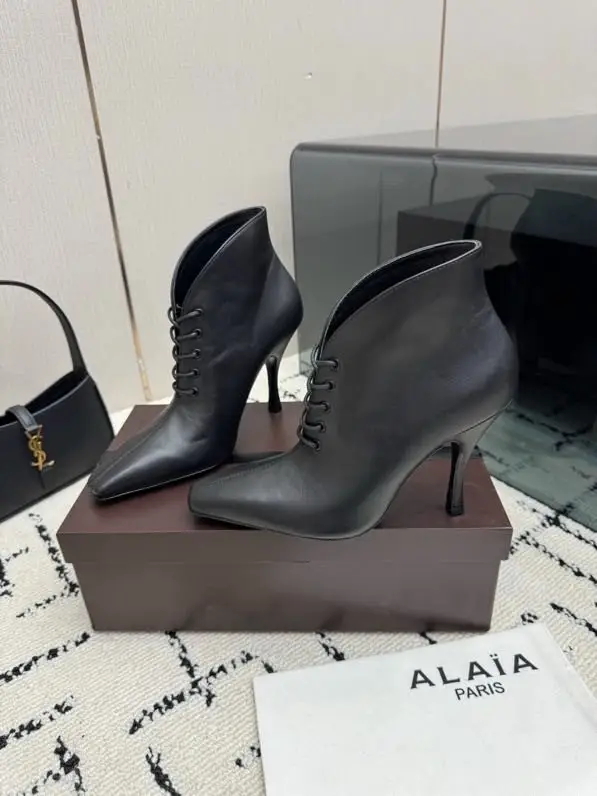 Alaïa Ankle boots women's on high heel — Photo 5