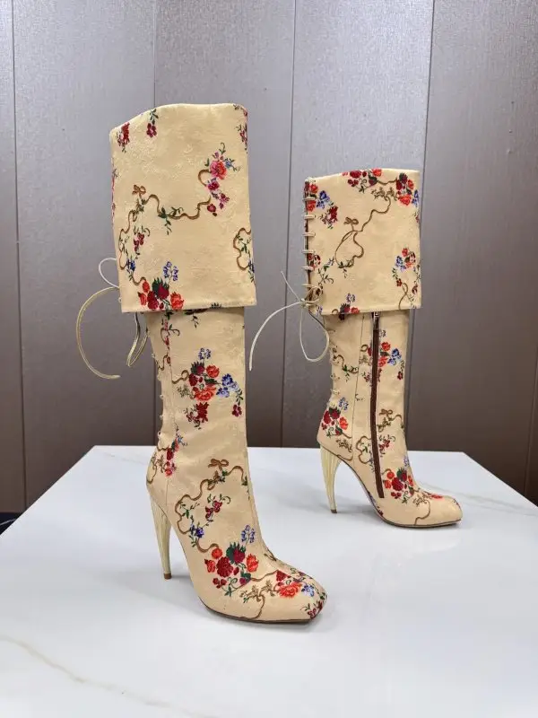 Alexander McQueen — Чоботи на високому підборах