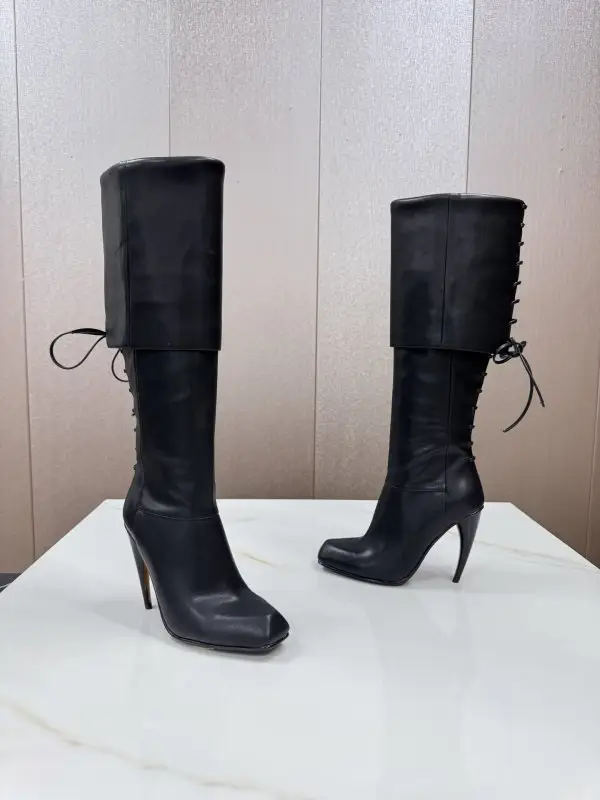 Alexander McQueen Boots on high heel — Photo 2