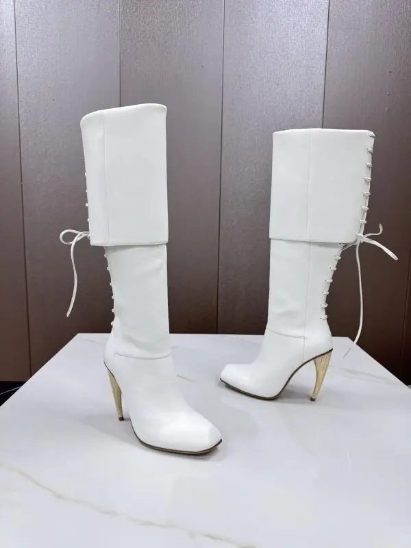 Alexander McQueen Boots on high heel — Photo 2