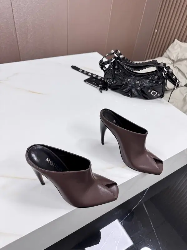 Alexander McQueen Мюли on high heel — Photo 2