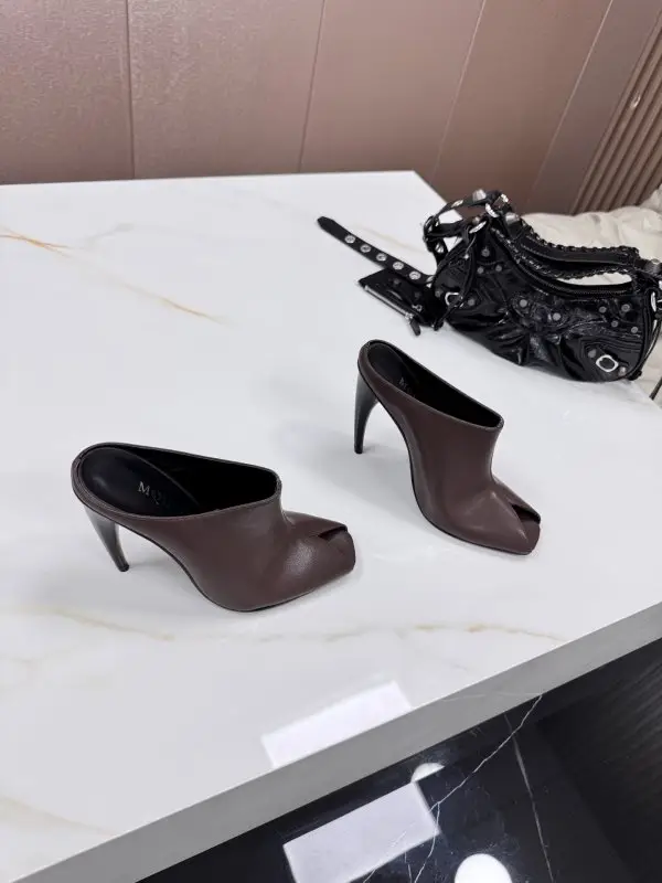 Alexander McQueen Мюли on high heel — Photo 3