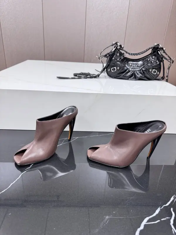 Alexander McQueen Мюли on high heel — Photo 4