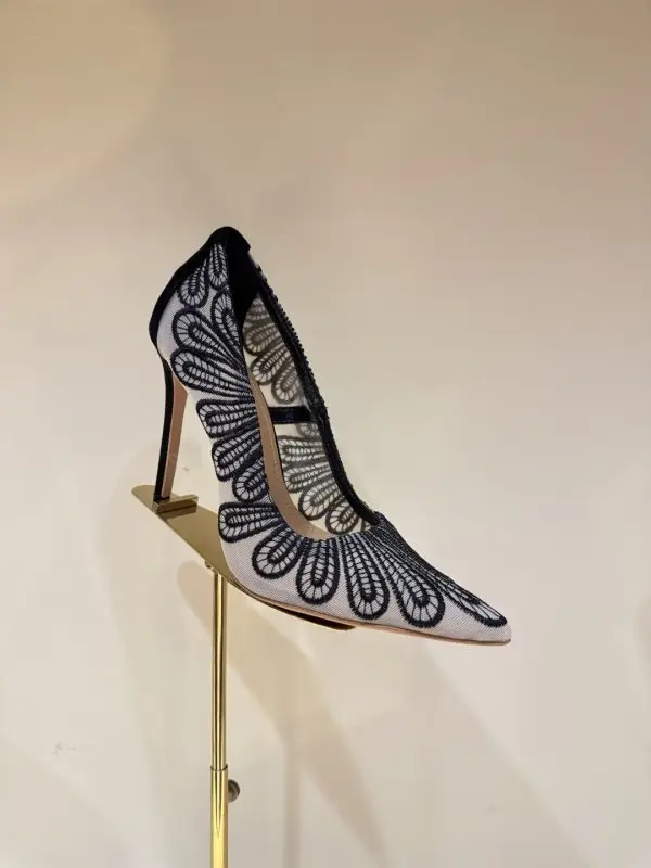 Aquazzura — Туфлі човники мереживні на високому підборах