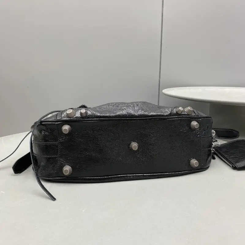 Balenciaga Сумка Le Cagole 37 см в чорної м'якої шкірі — Фото 4