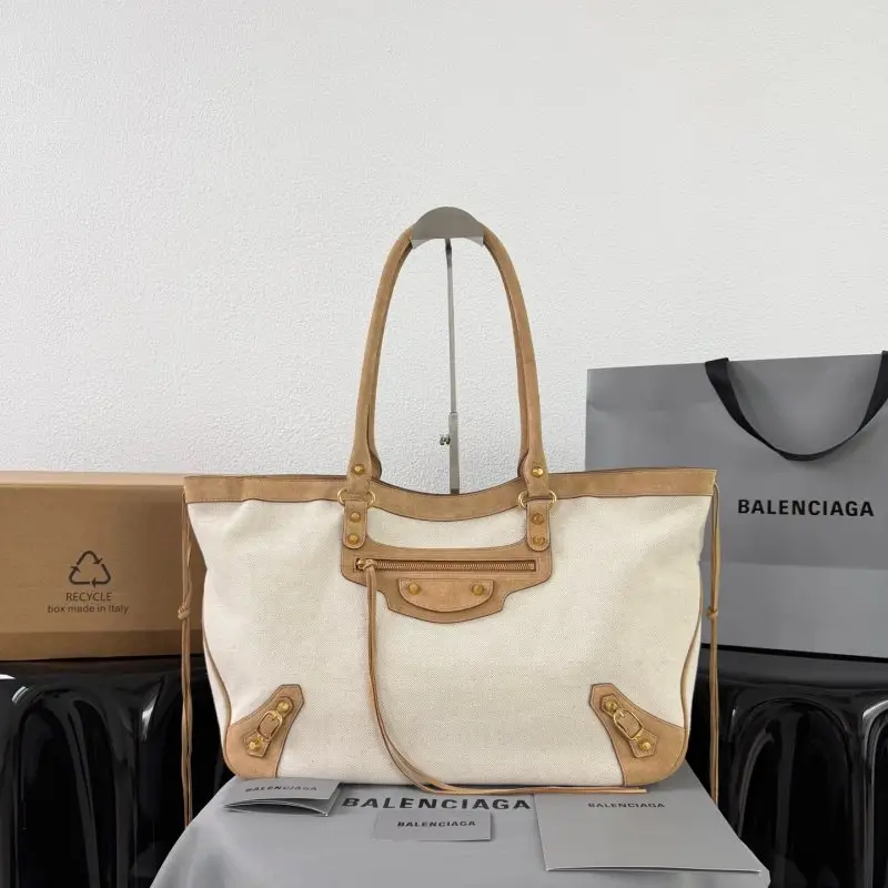 Balenciaga — Сумка Le City Canvas 40 см