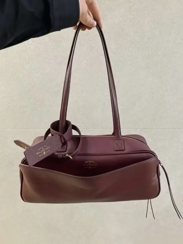 Balenciaga A bag leather Carrie Bowling 32 cm — Photo 2