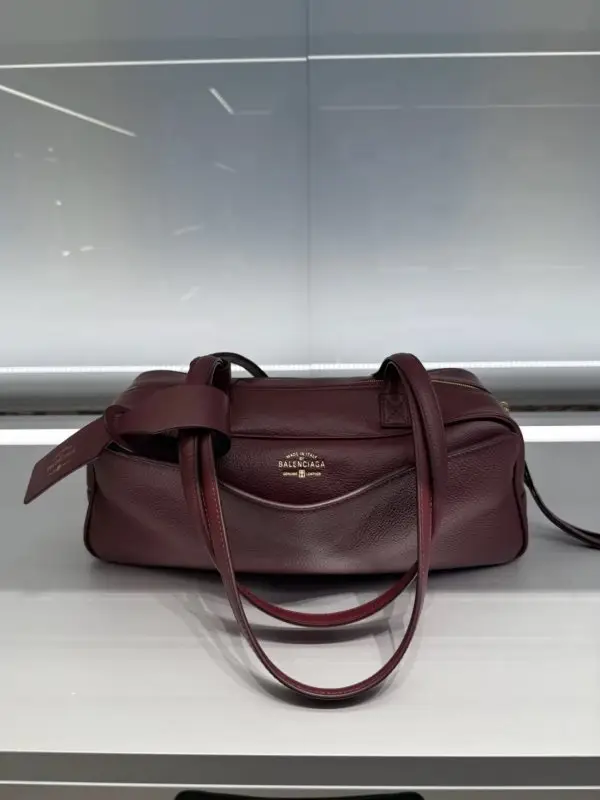 Balenciaga A bag leather Carrie Bowling 32 cm — Photo 3