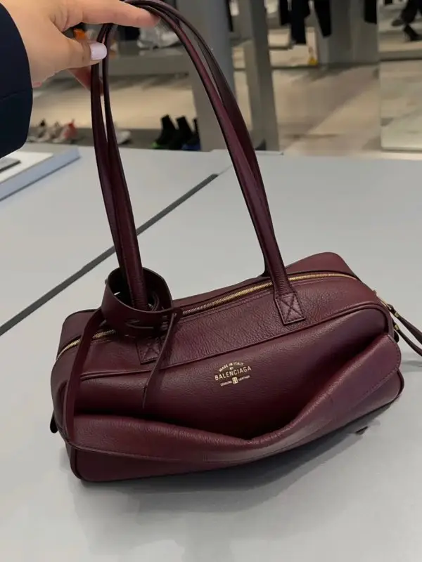 Balenciaga A bag leather Carrie Bowling 32 cm — Photo 4