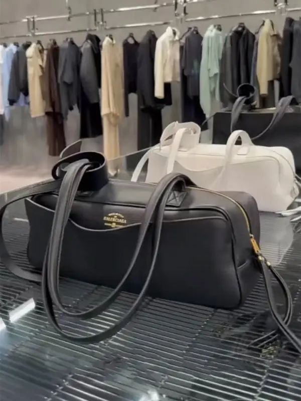 Balenciaga A bag leather Carrie Bowling 32 cm — Photo 5