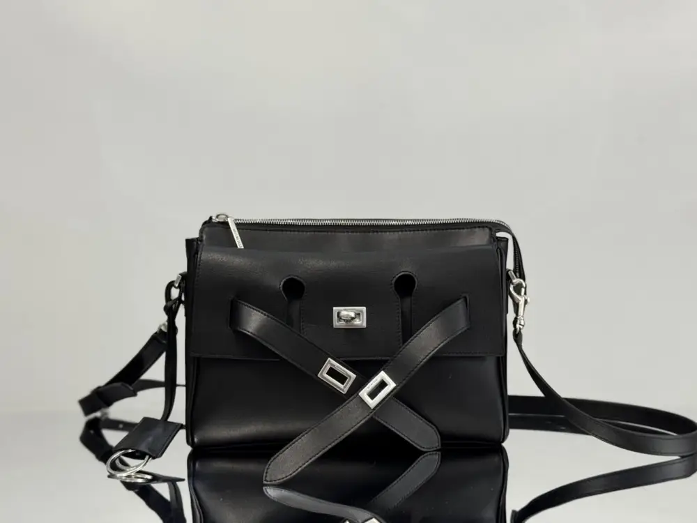 Balenciaga — A bag-messenger Bel Air 30 cm
