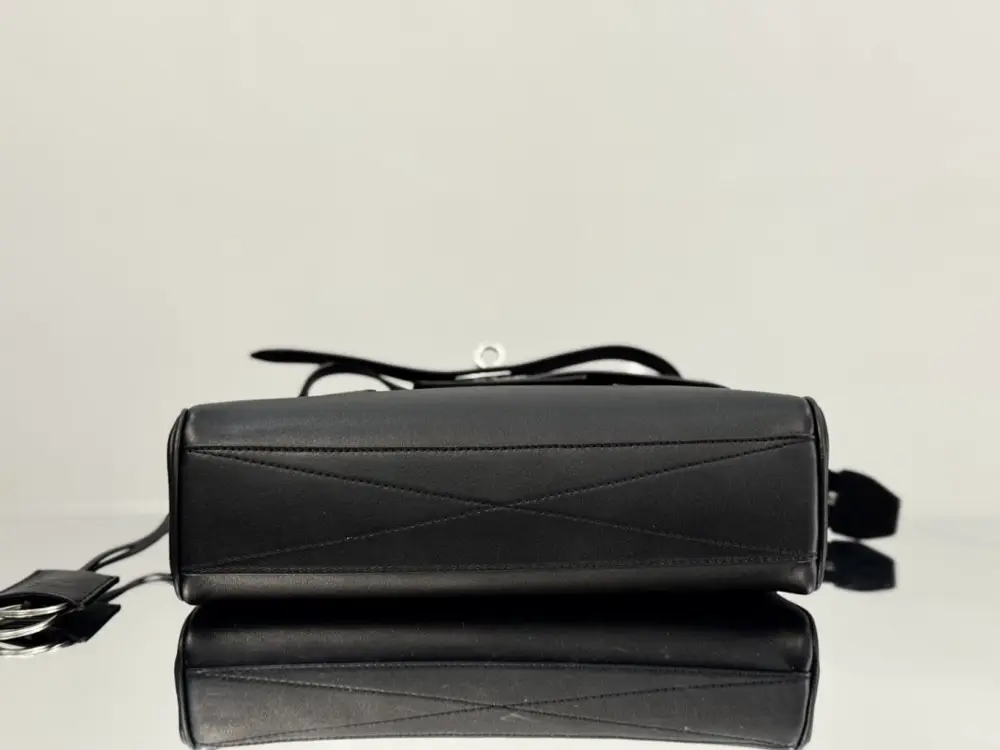 Balenciaga Сумка-месенджер Bel Air 30 см — Фото 3