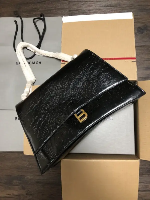 Balenciaga — A bag on shoulder Crush Chain great size from chain