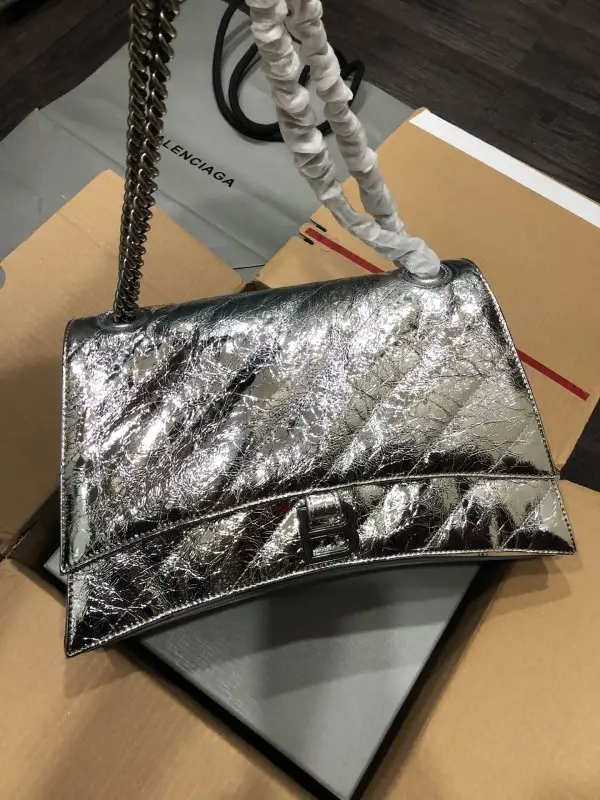 Balenciaga A bag on shoulder Crush Chain secondary size from chain — Photo 2