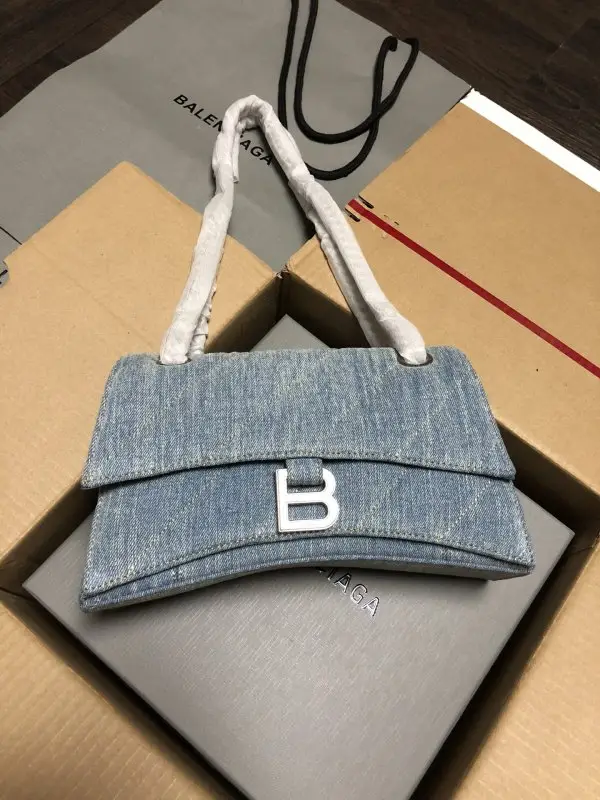 Balenciaga A bag on shoulder Crush Chain Small size from chain — Photo 1