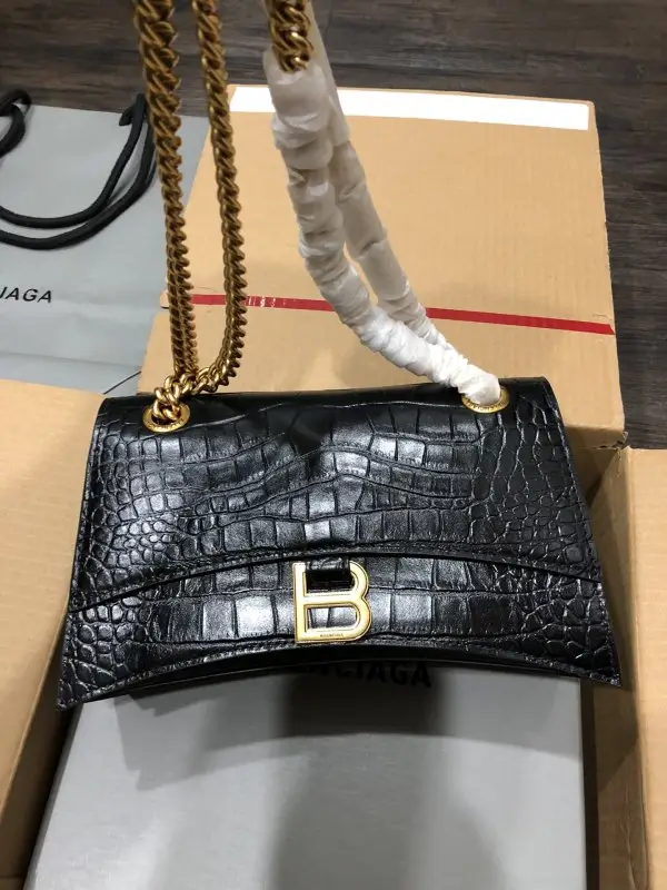 Balenciaga A bag on shoulder Crush Chain Small size from chain — Photo 2