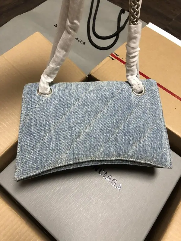 Balenciaga A bag on shoulder Crush Chain Small size from chain — Photo 2