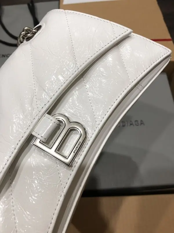 Balenciaga A bag on shoulder Crush Chain Small size from chain — Photo 3