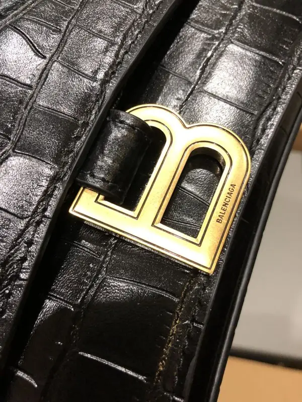 Balenciaga A bag on shoulder Crush Chain Small size from chain — Photo 3