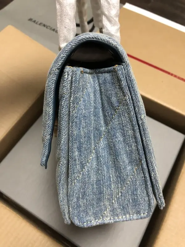 Balenciaga A bag on shoulder Crush Chain Small size from chain — Photo 3