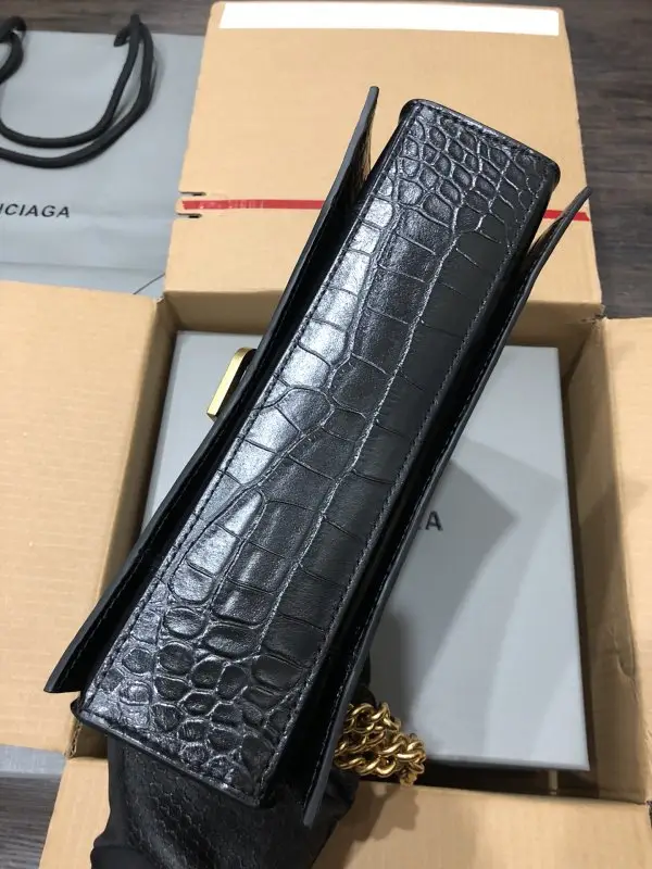 Balenciaga A bag on shoulder Crush Chain Small size from chain — Photo 4