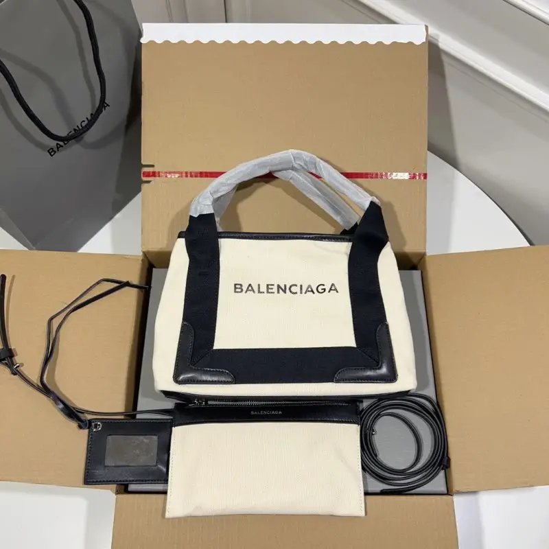 Balenciaga — A bag-тоут CABAS 25 cm