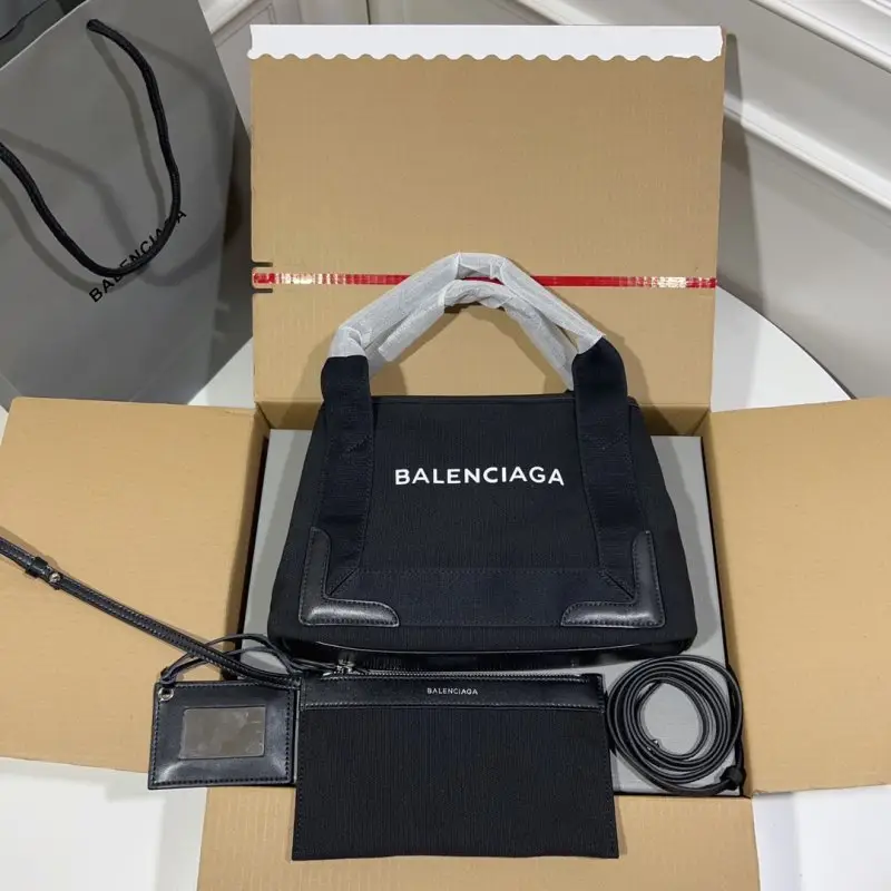 Balenciaga — A bag-тоут CABAS 25 cm