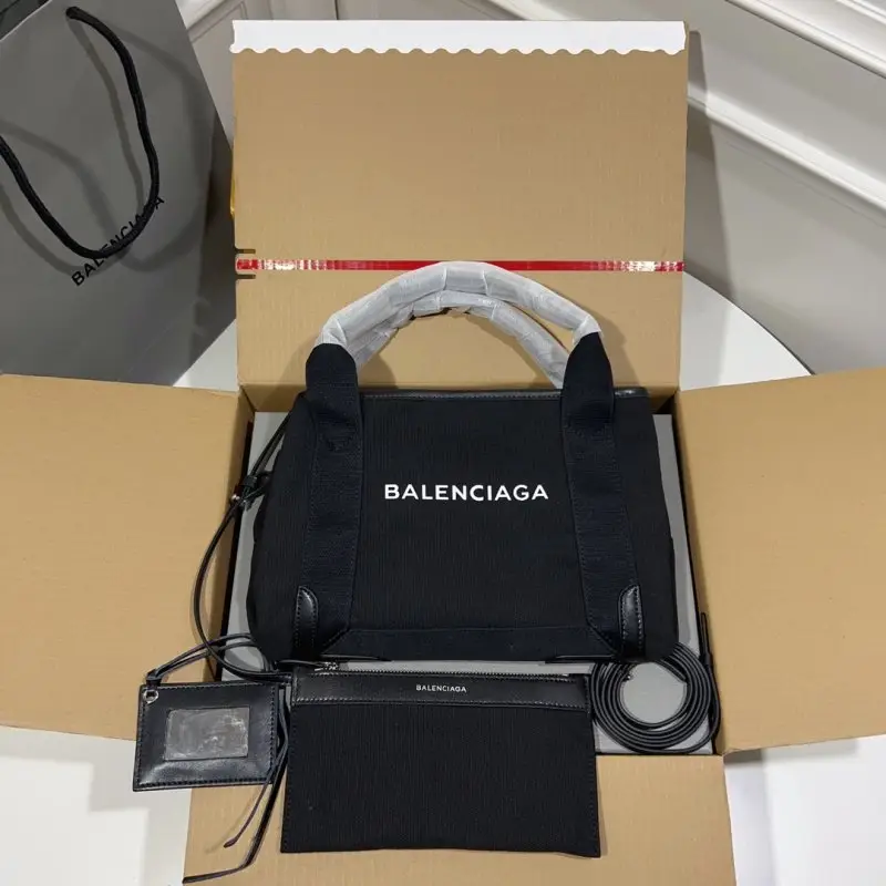 Balenciaga — Сумка-тоут CABAS 30 см