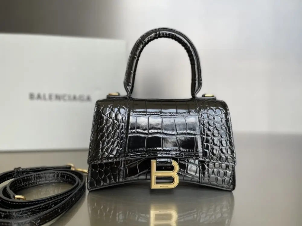 Balenciaga — A bag-тоут Hourglass 23 cm