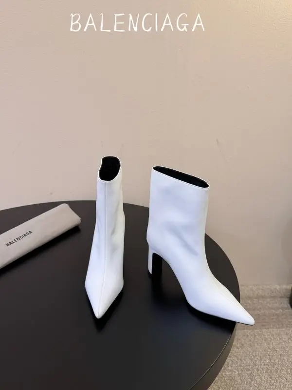 Balenciaga — Ботильйони на шпильці
