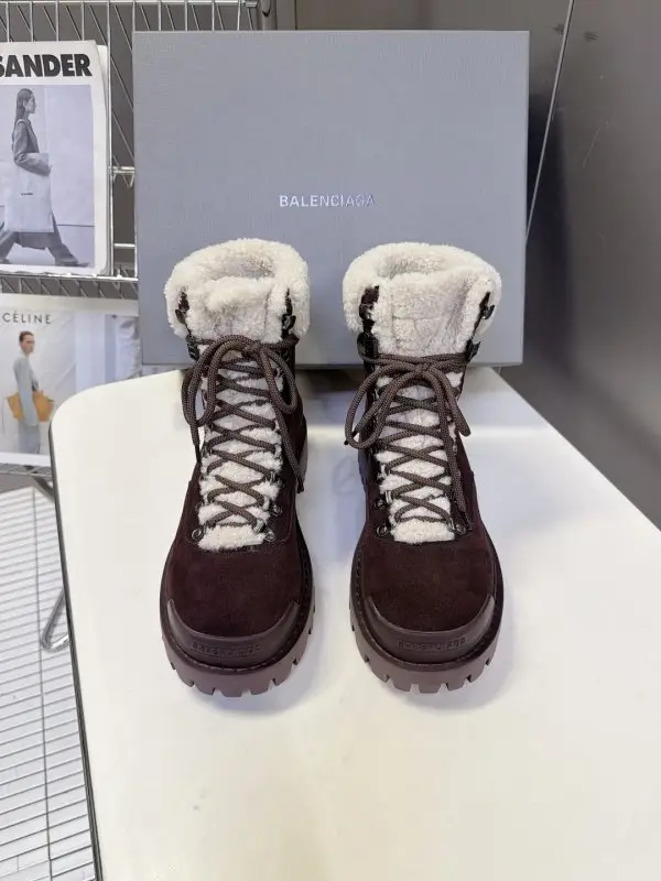 Balenciaga Boots on fur women's — Photo 2