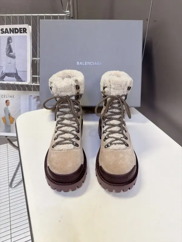 Balenciaga Черевики на хутрі жіночі — Фото 2