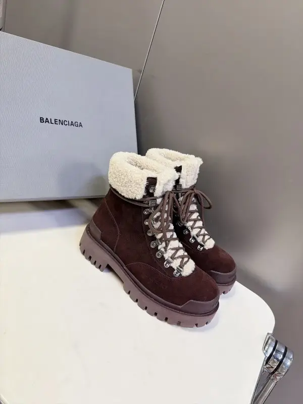 Balenciaga Boots on fur women's — Photo 3