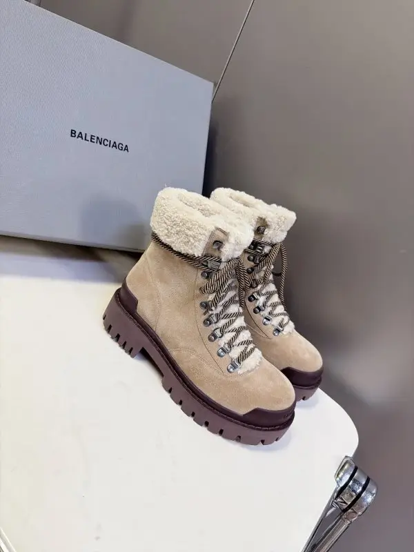 Balenciaga Черевики на хутрі жіночі — Фото 3