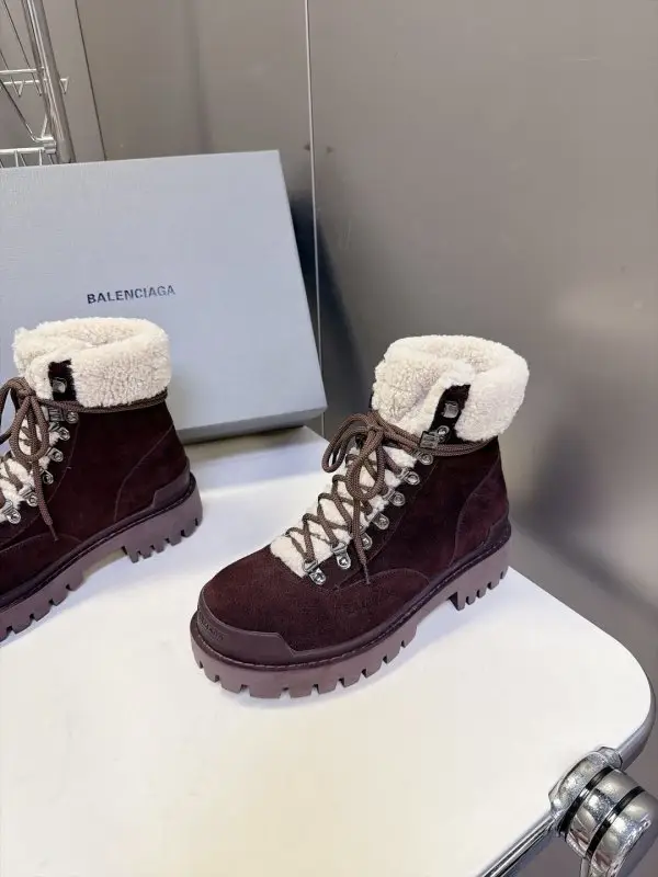 Balenciaga Boots on fur women's — Photo 4