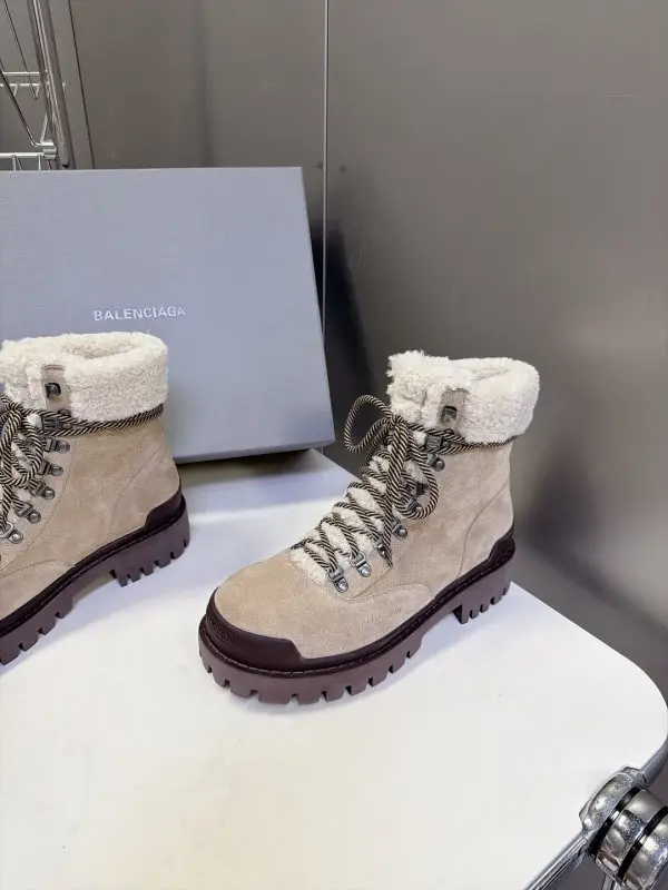 Balenciaga Черевики на хутрі жіночі — Фото 4